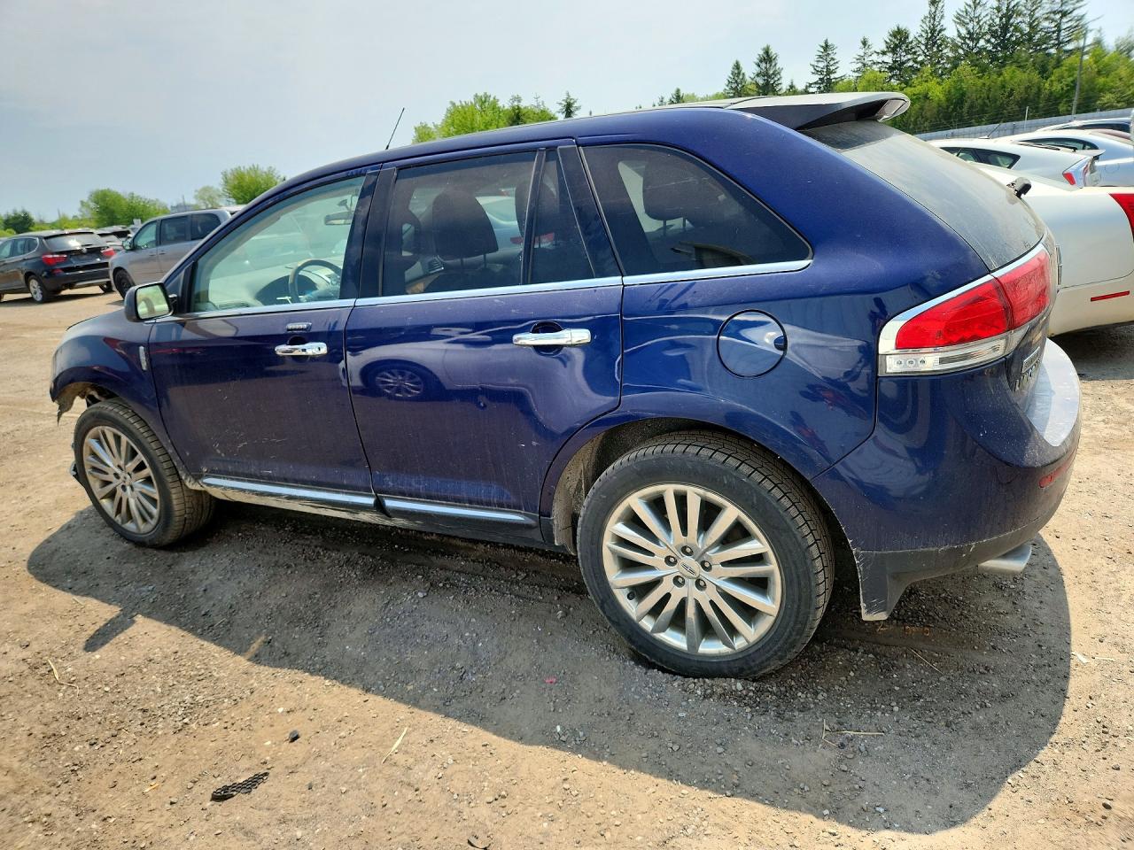 2011 LINCOLN MKX photo 3