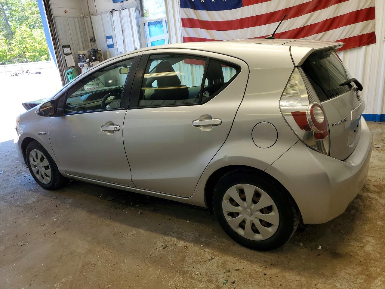2012 TOYOTA PRIUS C TWO photo 3