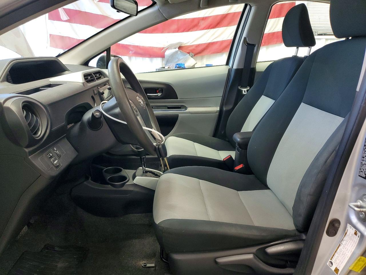 2012 TOYOTA PRIUS C TWO photo 13