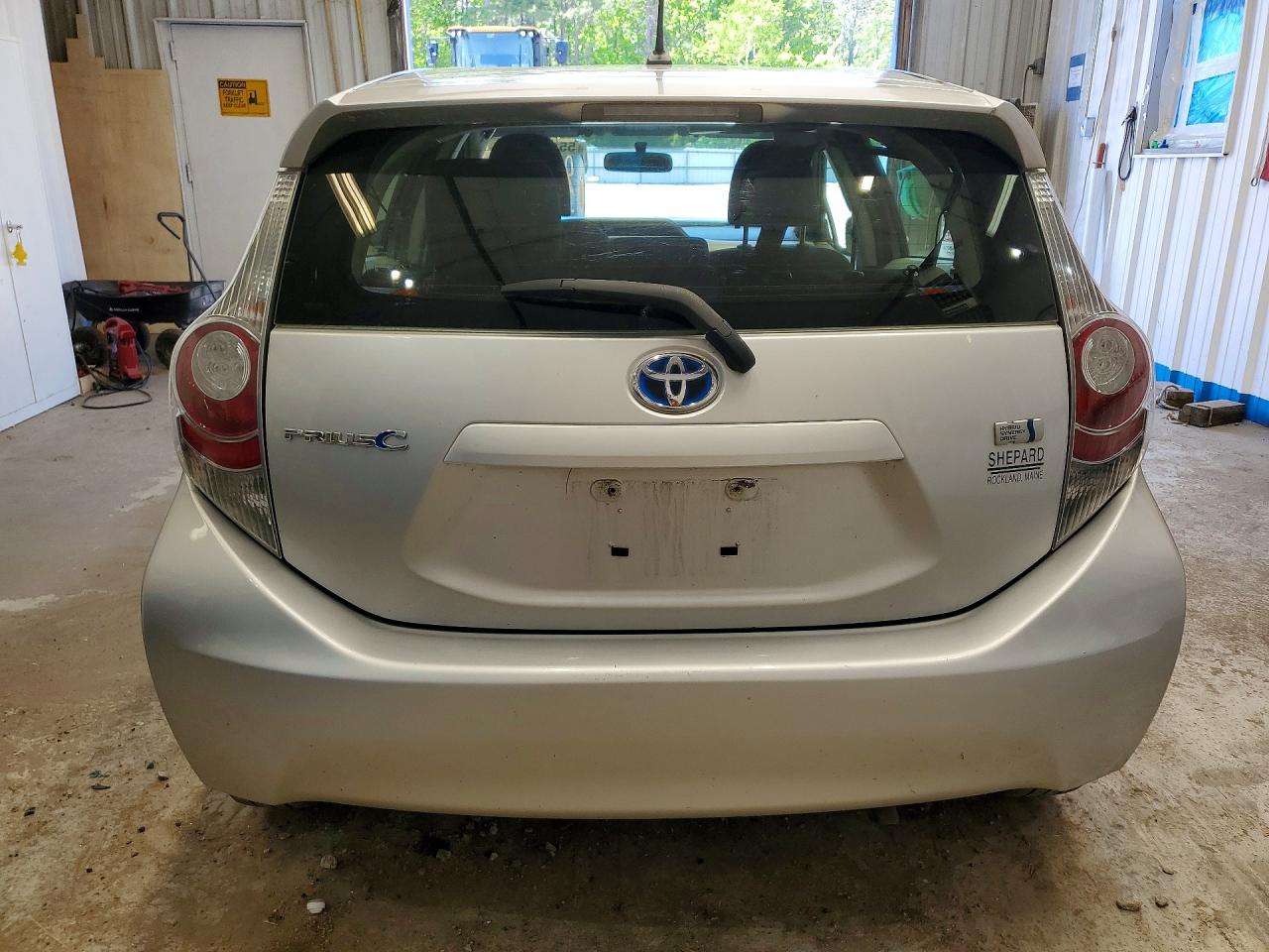 2012 TOYOTA PRIUS C TWO photo 11