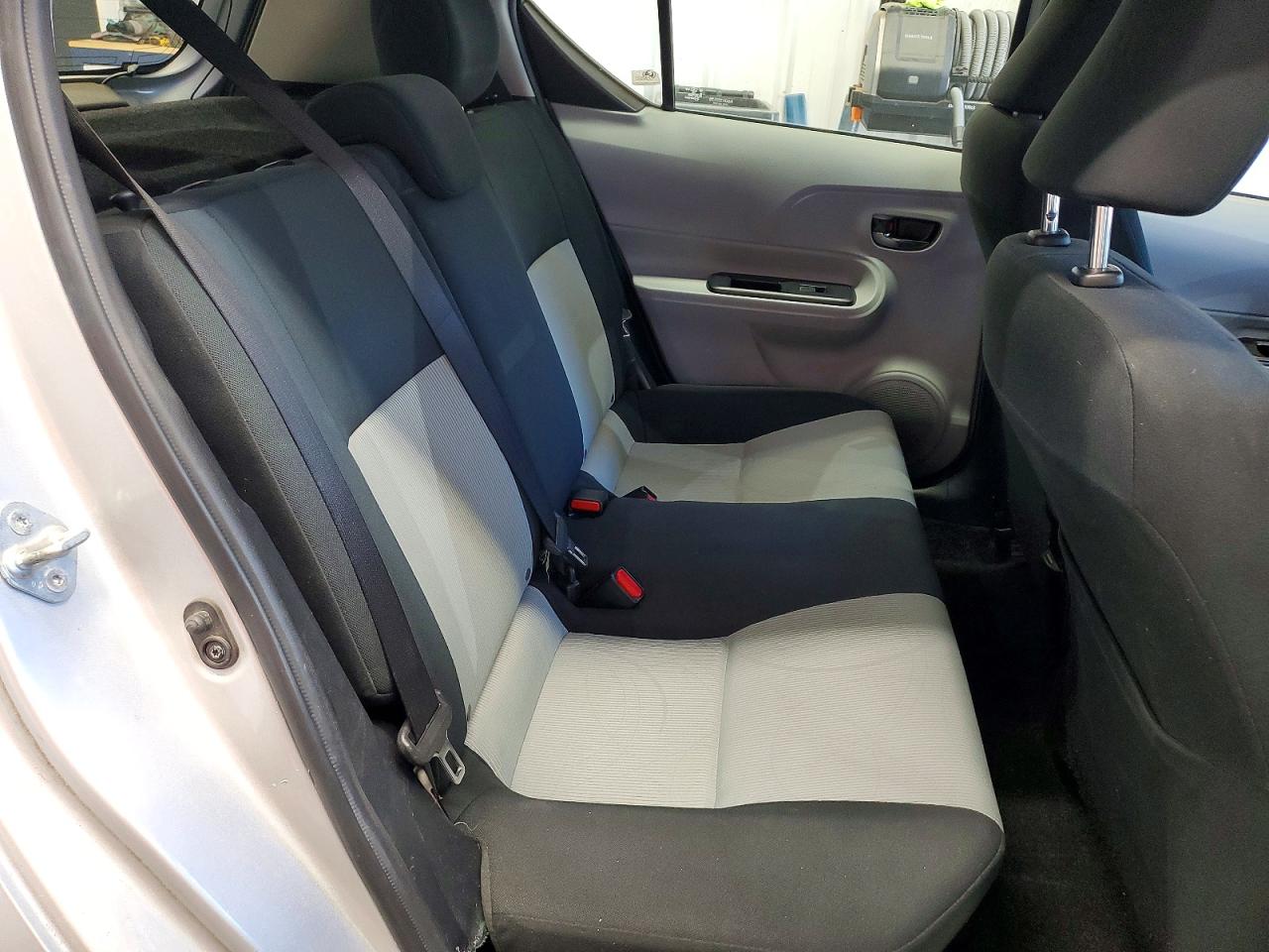 2012 TOYOTA PRIUS C TWO photo 19