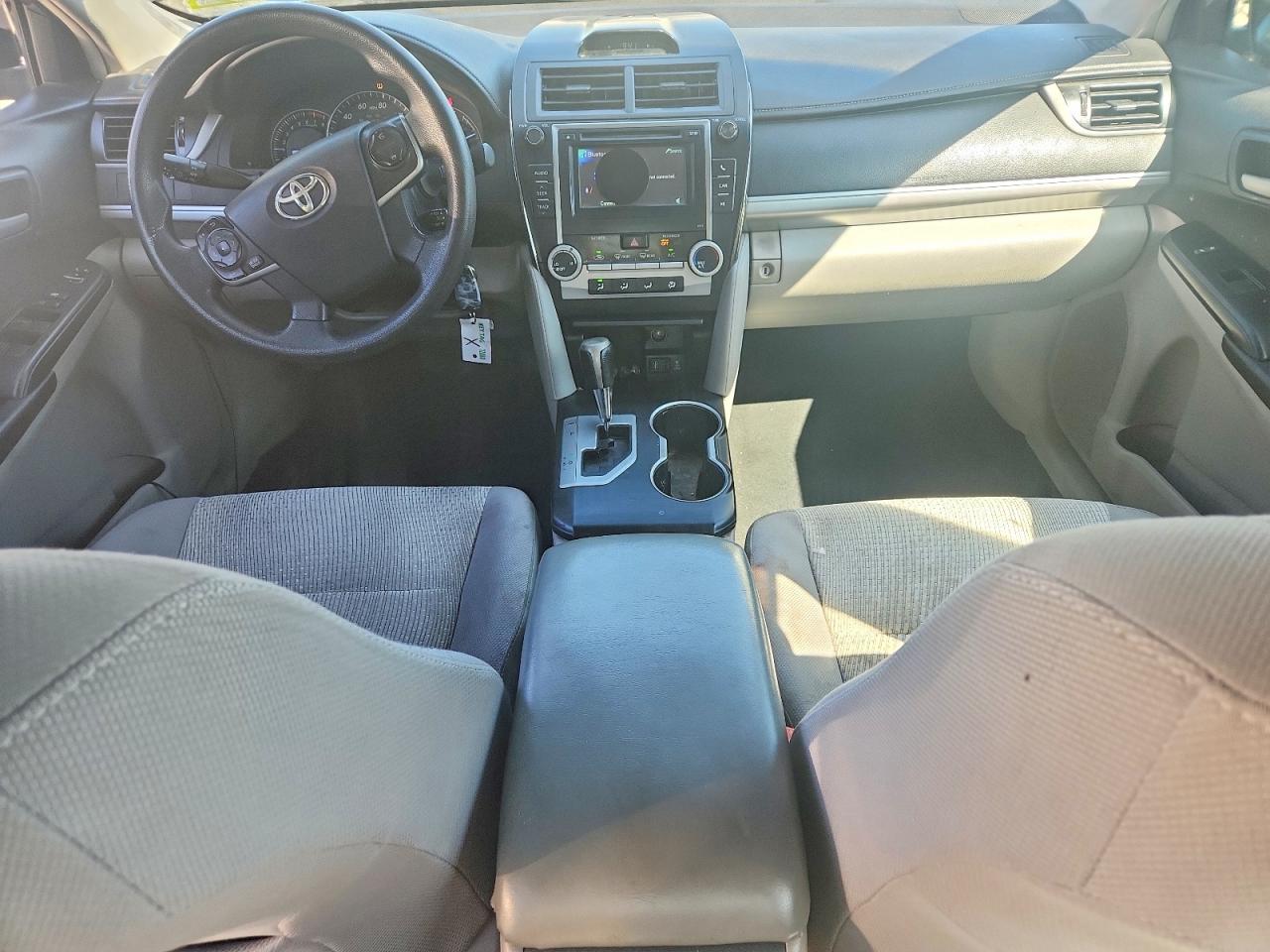 2012 TOYOTA CAMRY LE photo 17