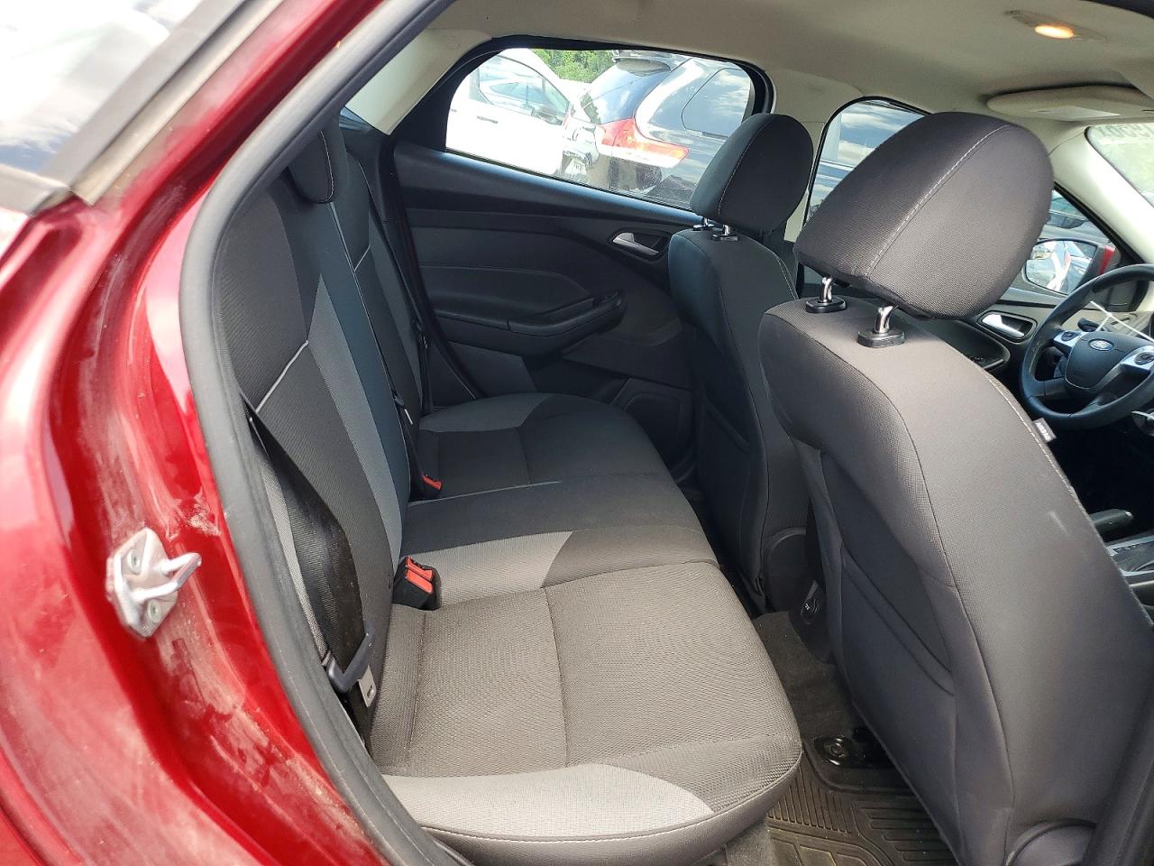 2014 FORD FOCUS SE photo 28