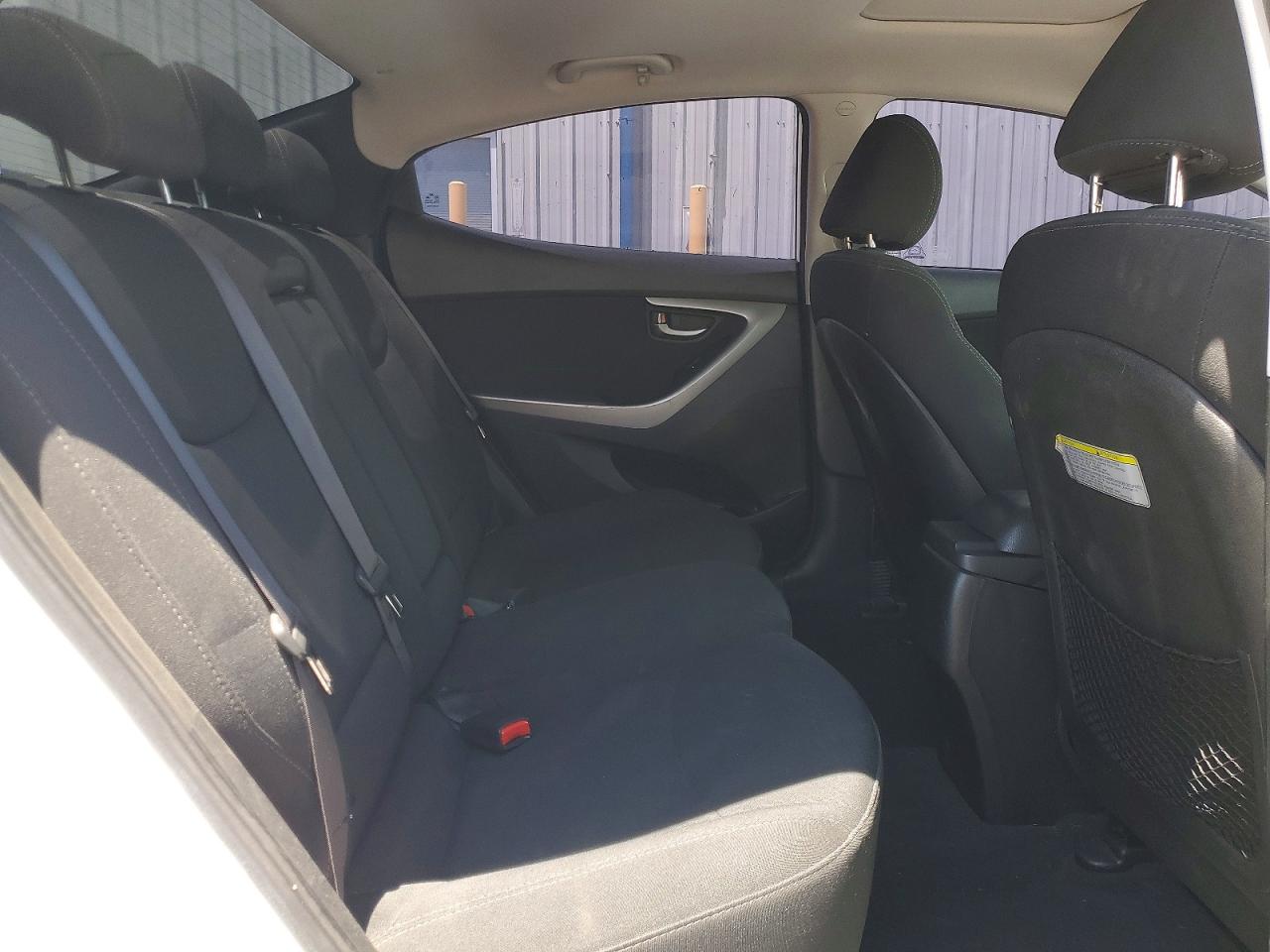 2015 HYUNDAI ELANTRA SE photo 19