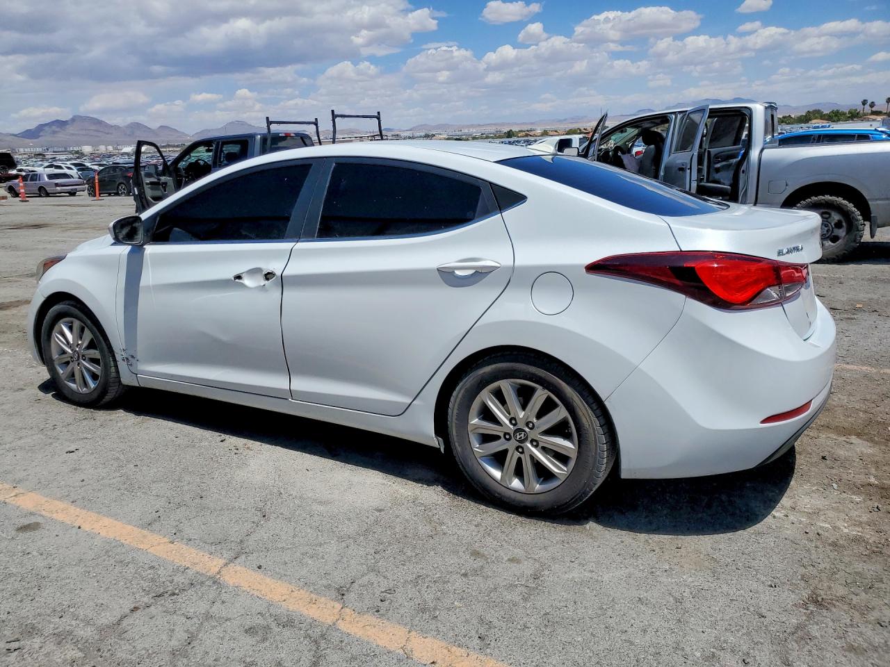 2015 HYUNDAI ELANTRA SE photo 3