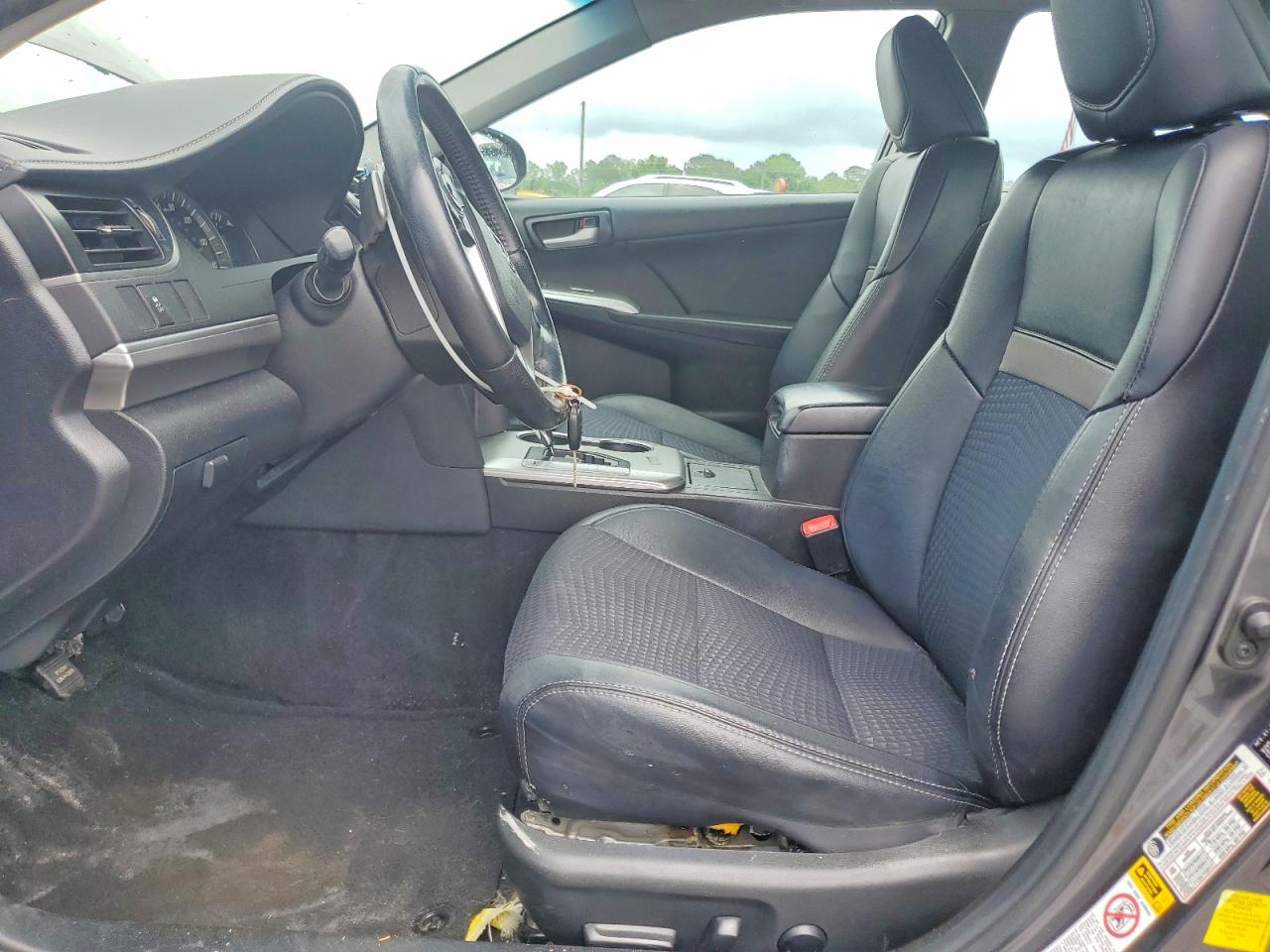 2014 TOYOTA CAMRY SE photo 13