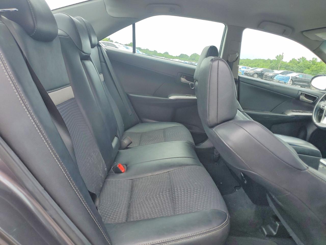 2014 TOYOTA CAMRY SE photo 19