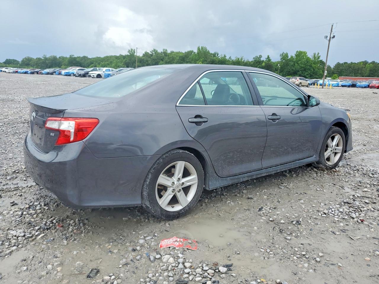2014 TOYOTA CAMRY SE photo 5