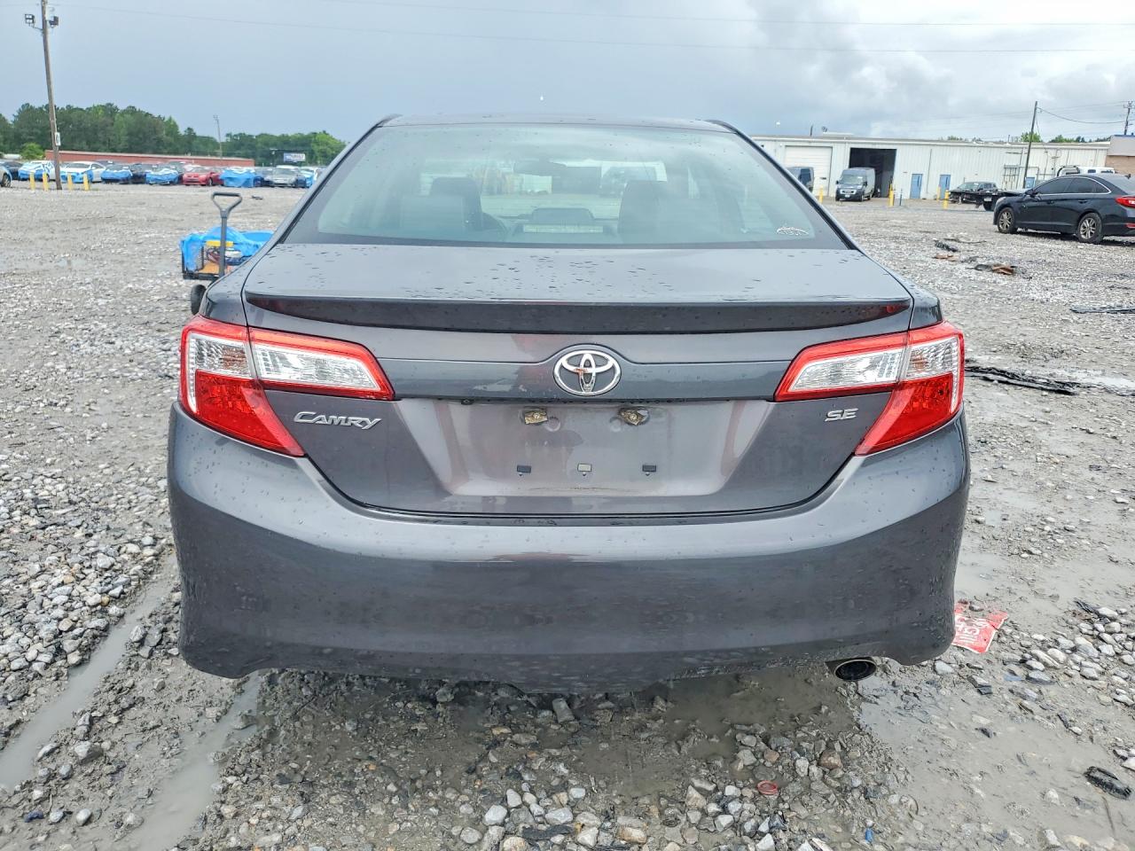 2014 TOYOTA CAMRY SE photo 11