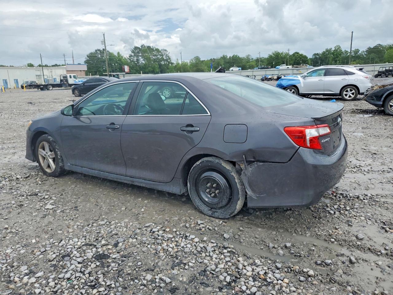 2014 TOYOTA CAMRY SE photo 3