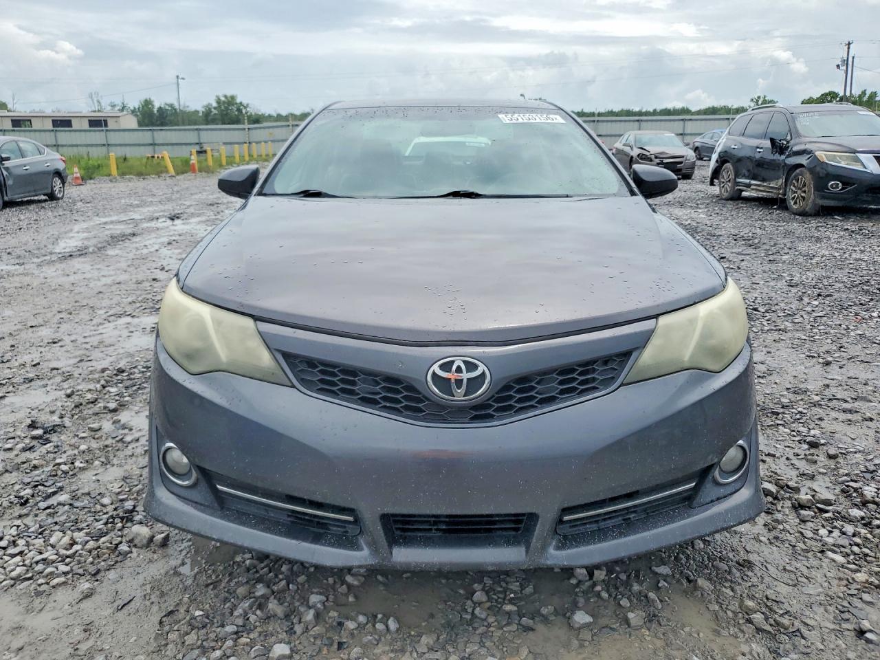 2014 TOYOTA CAMRY SE photo 9