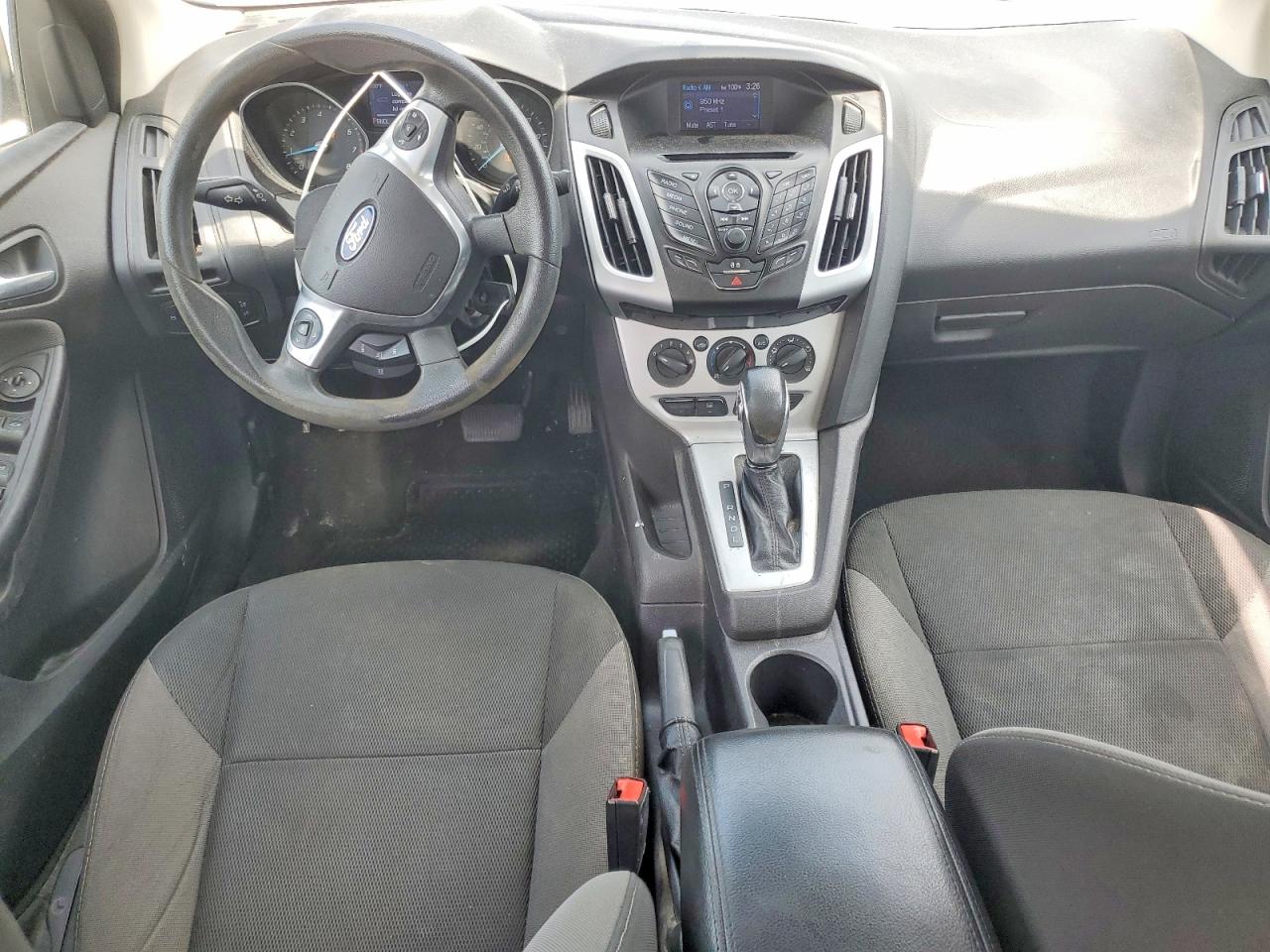 2014 FORD FOCUS SE photo 8