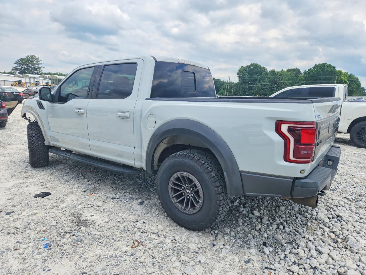 2017 FORD F150 RAPTOR photo 3