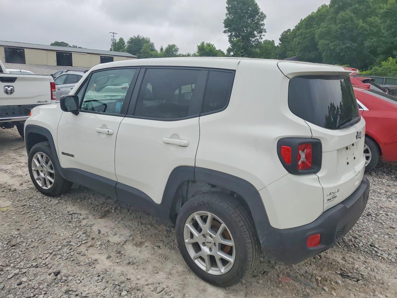 2023 JEEP RENEGADE LATITUDE photo 4
