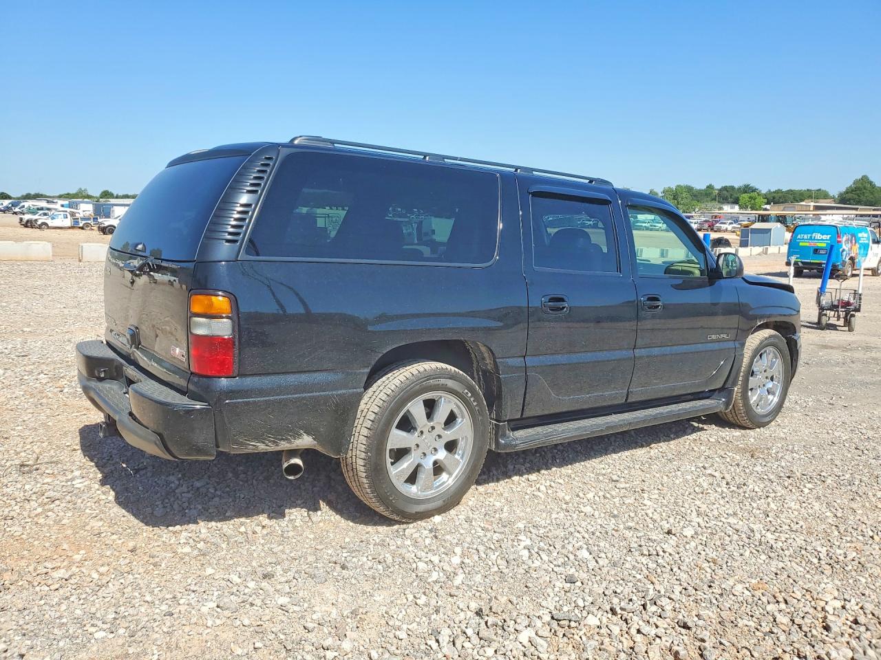 2005 GMC YUKON XL DENALI photo 7