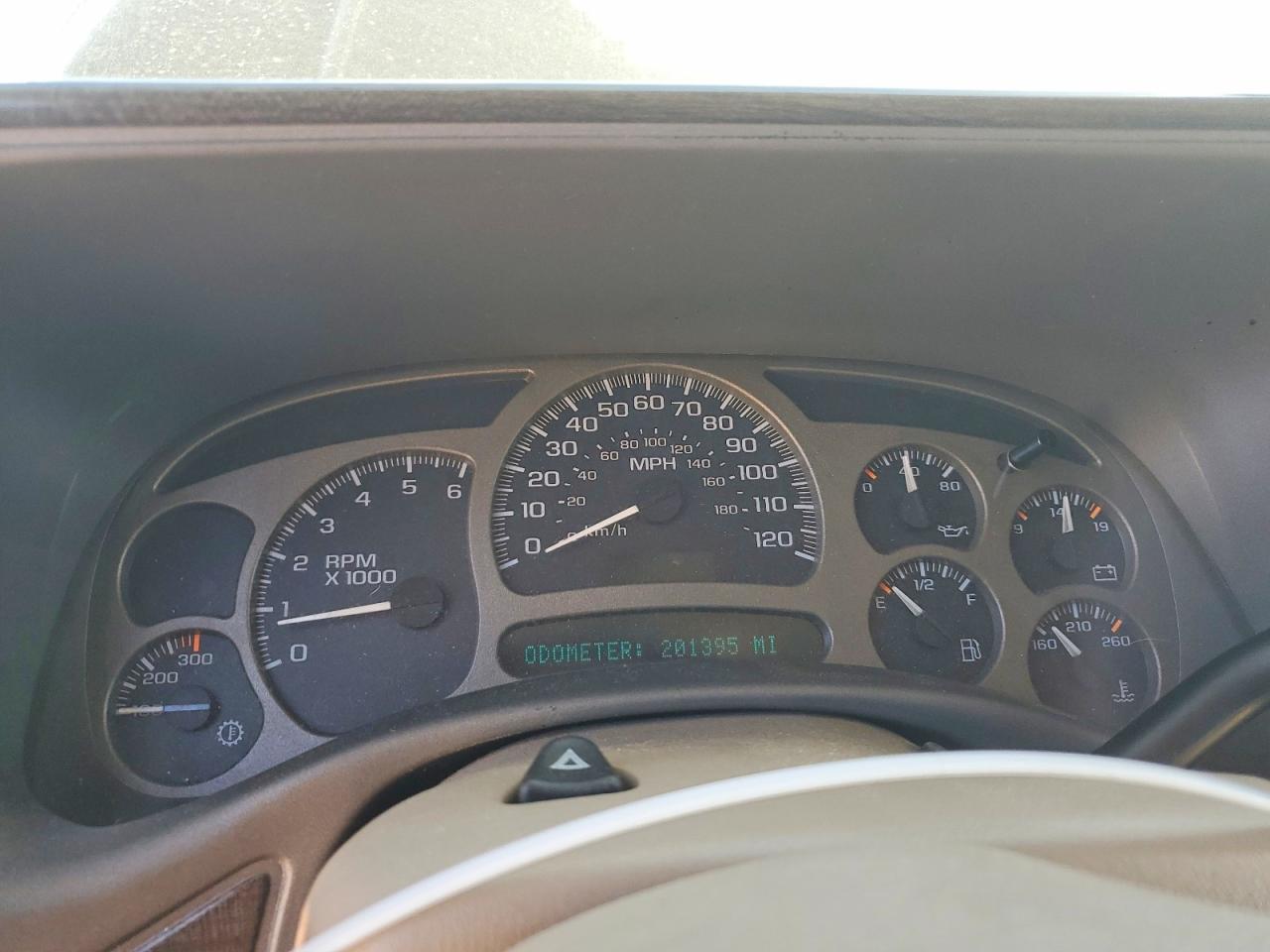 2005 GMC YUKON XL DENALI photo 25