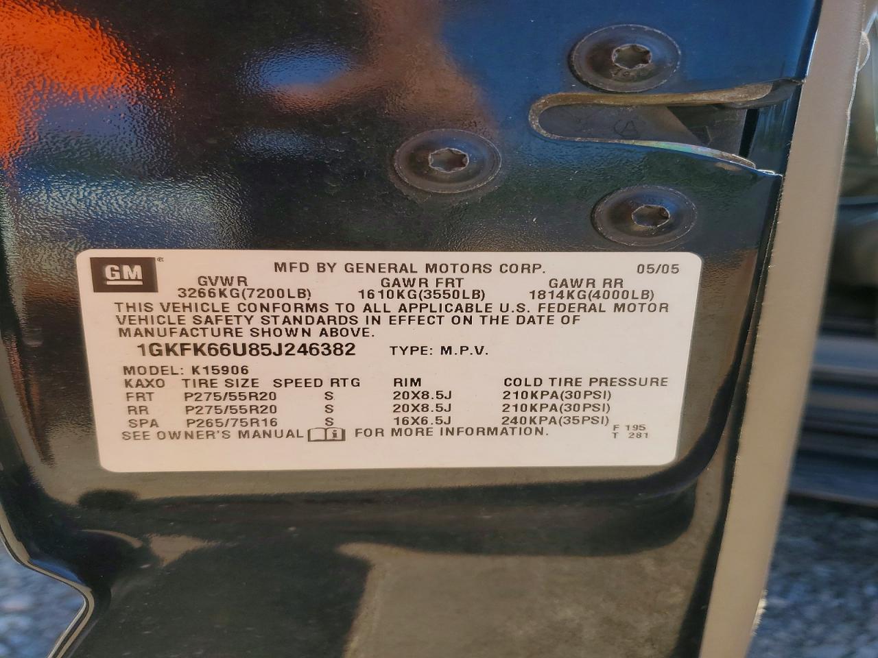 2005 GMC YUKON XL DENALI photo 37