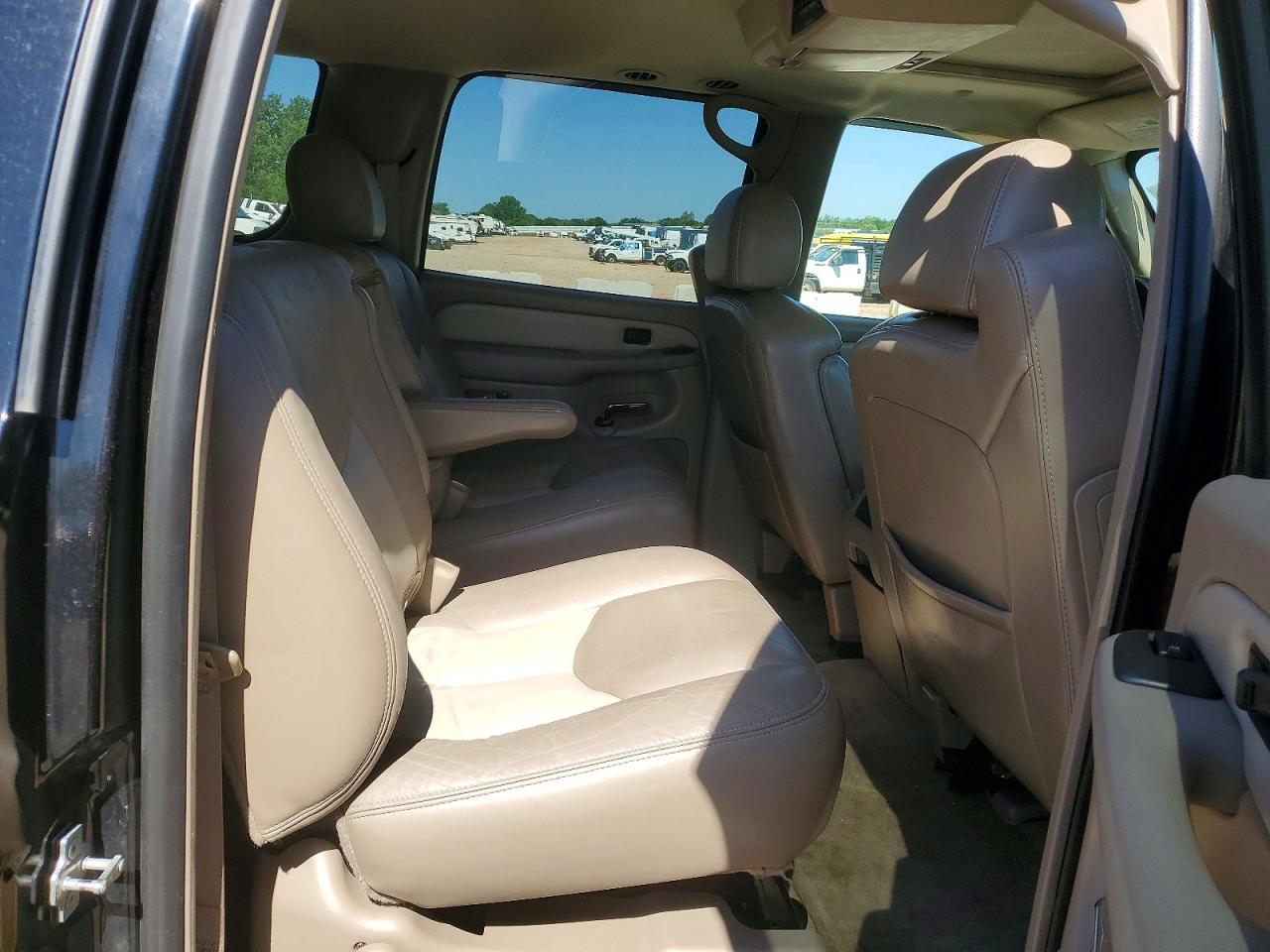 2005 GMC YUKON XL DENALI photo 31