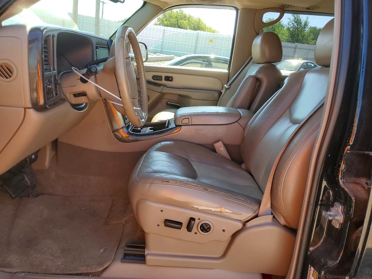 2005 GMC YUKON XL DENALI photo 19