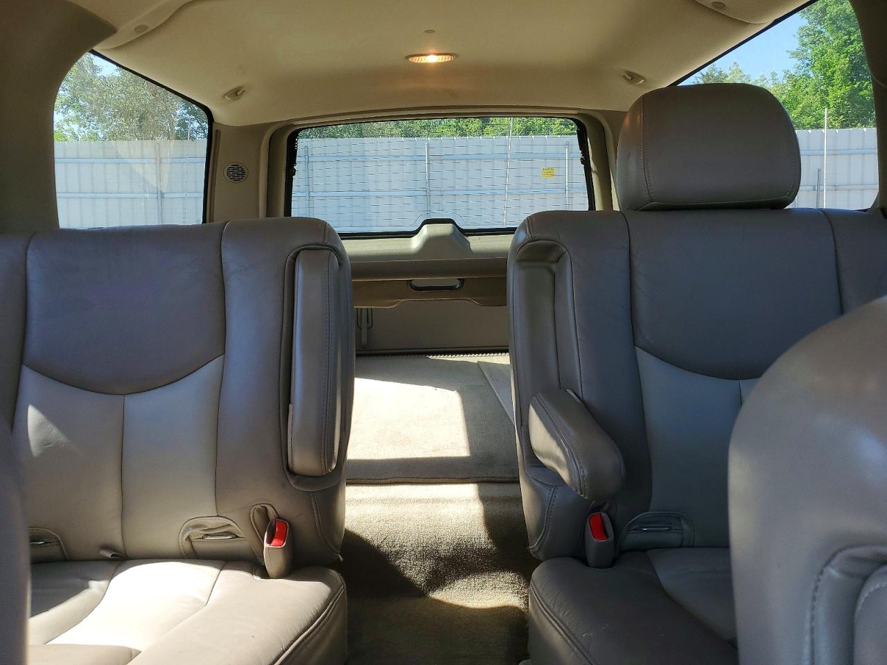 2005 GMC YUKON XL DENALI photo 28