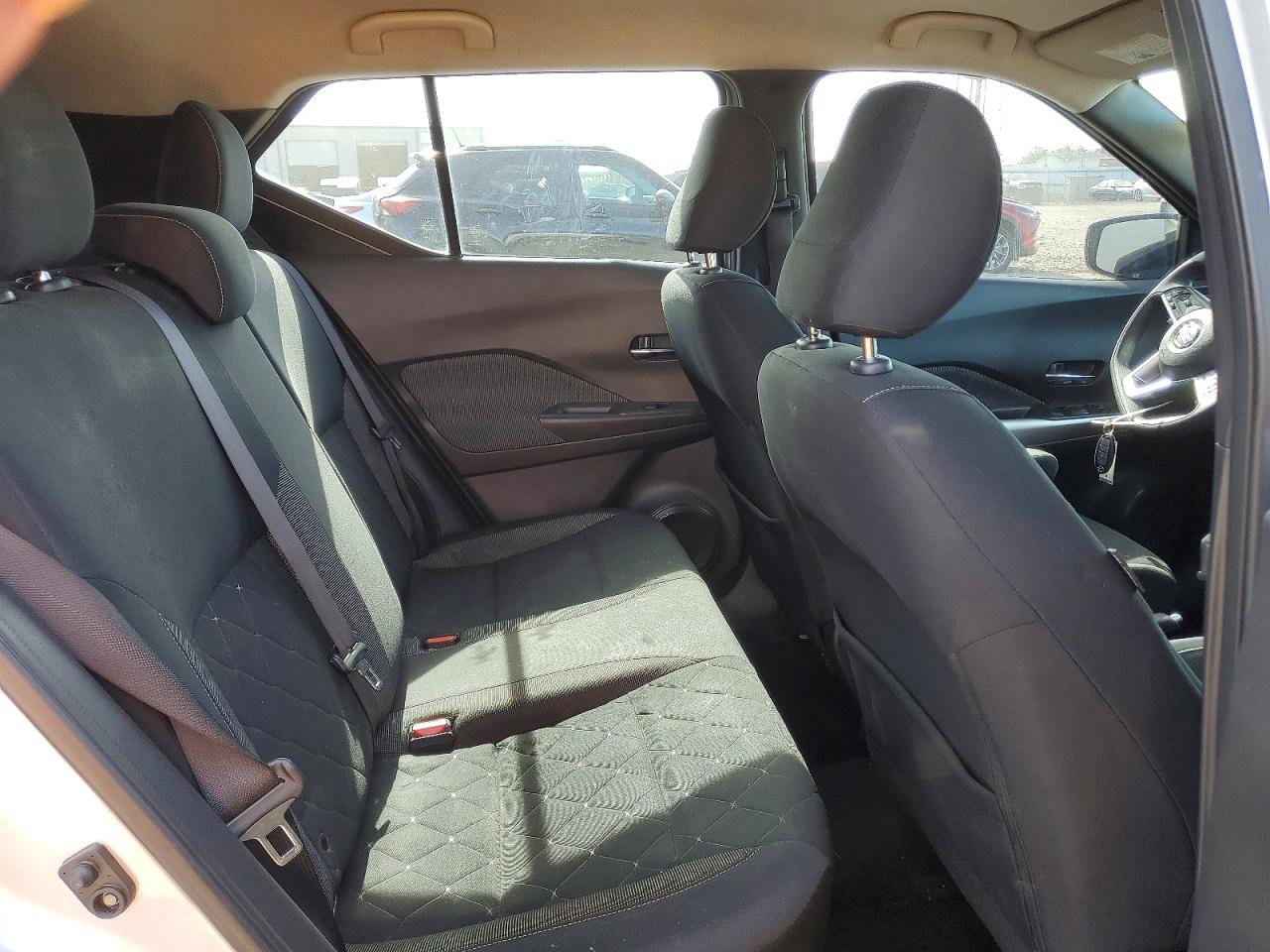 2019 NISSAN KICKS SV photo 19