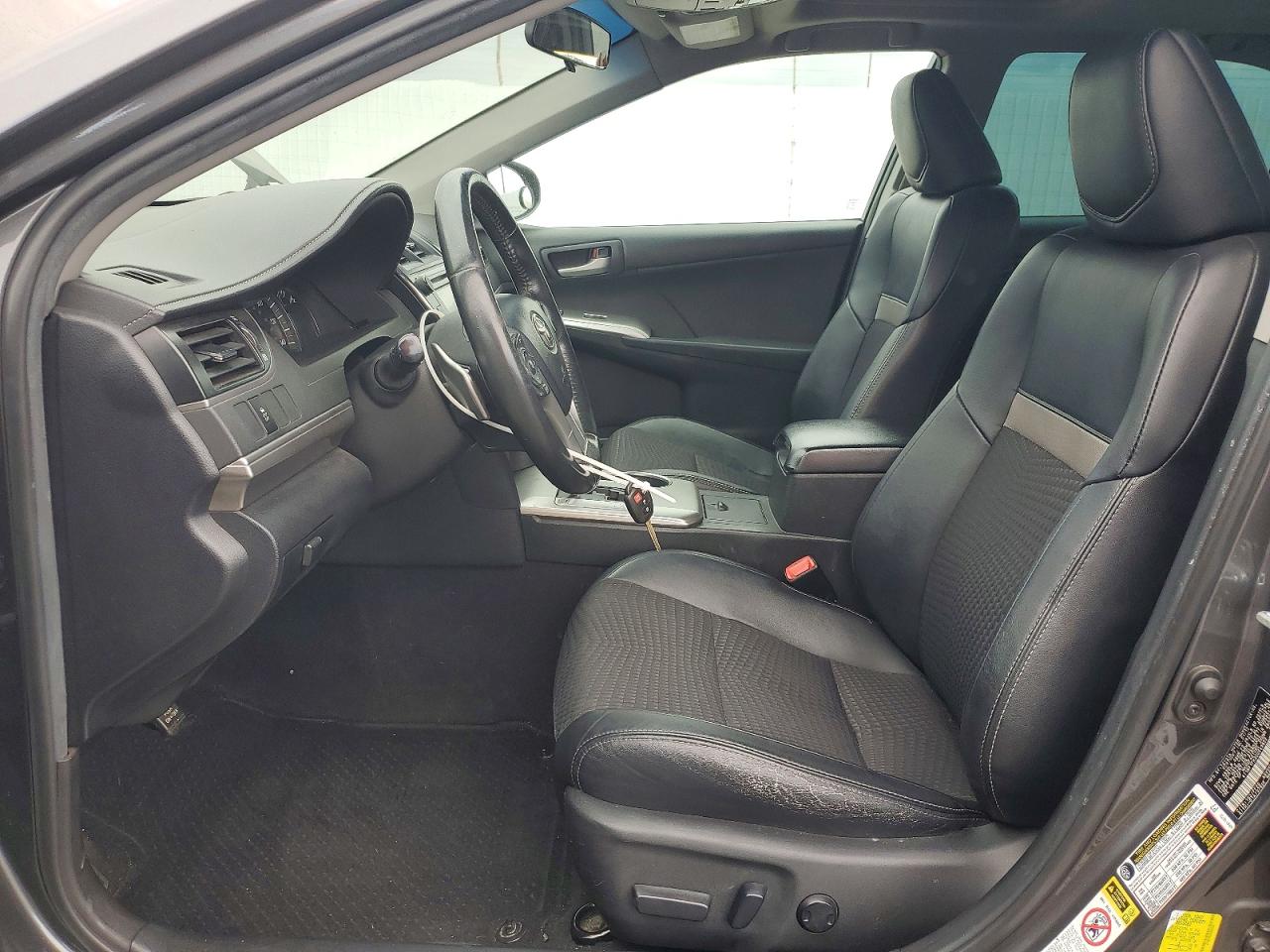 2012 TOYOTA CAMRY SE photo 13