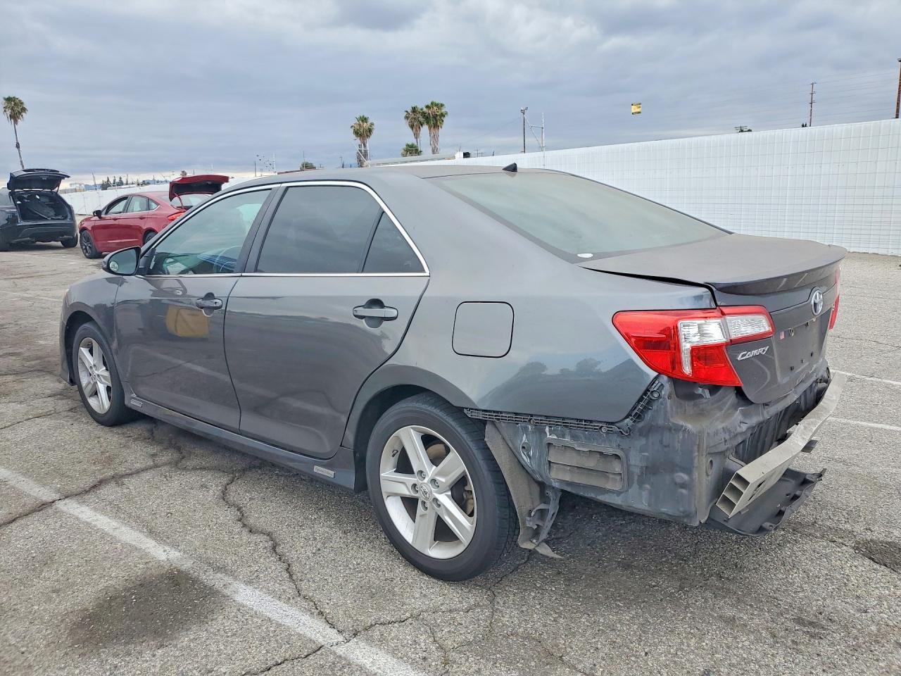 2012 TOYOTA CAMRY SE photo 3