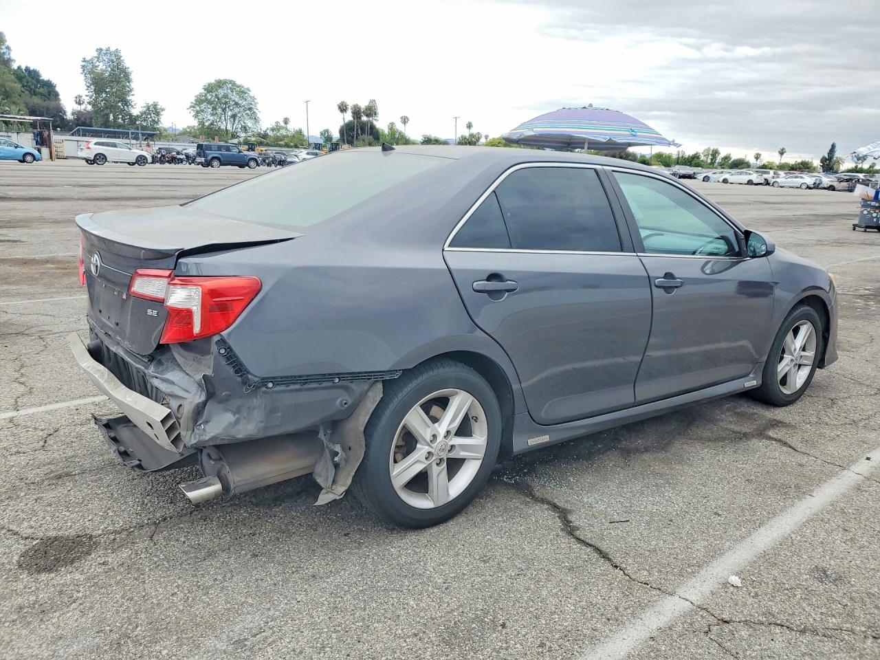 2012 TOYOTA CAMRY SE photo 5
