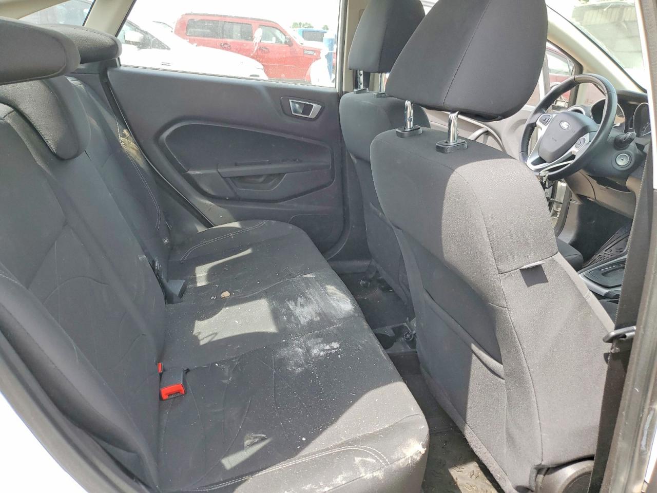 2015 FORD FIESTA SE photo 28