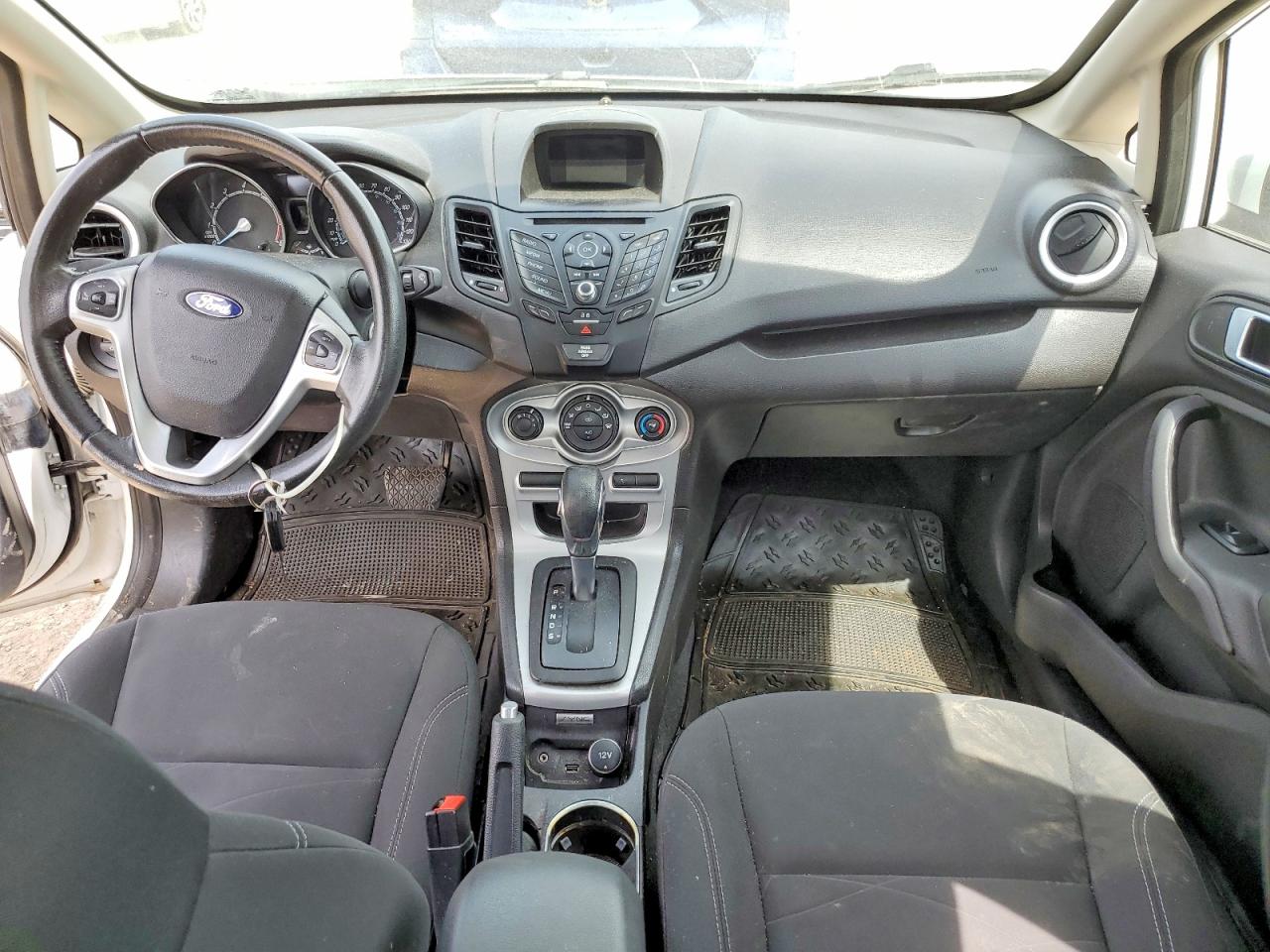 2015 FORD FIESTA SE photo 22