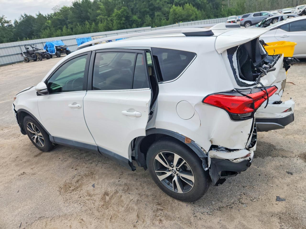 2017 TOYOTA RAV4 XLE photo 2