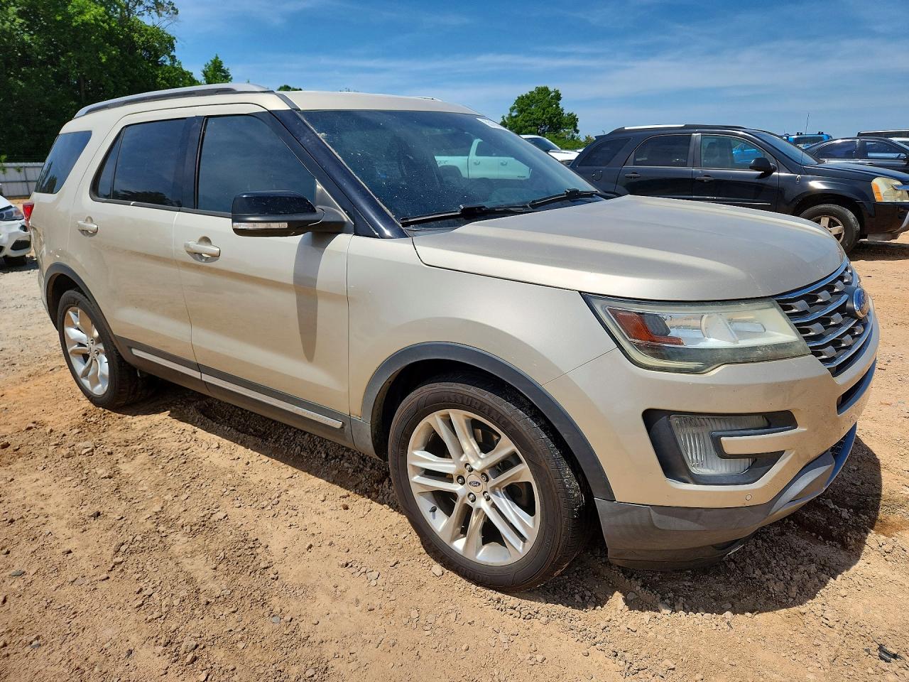 2017 FORD EXPLORER XLT photo 4