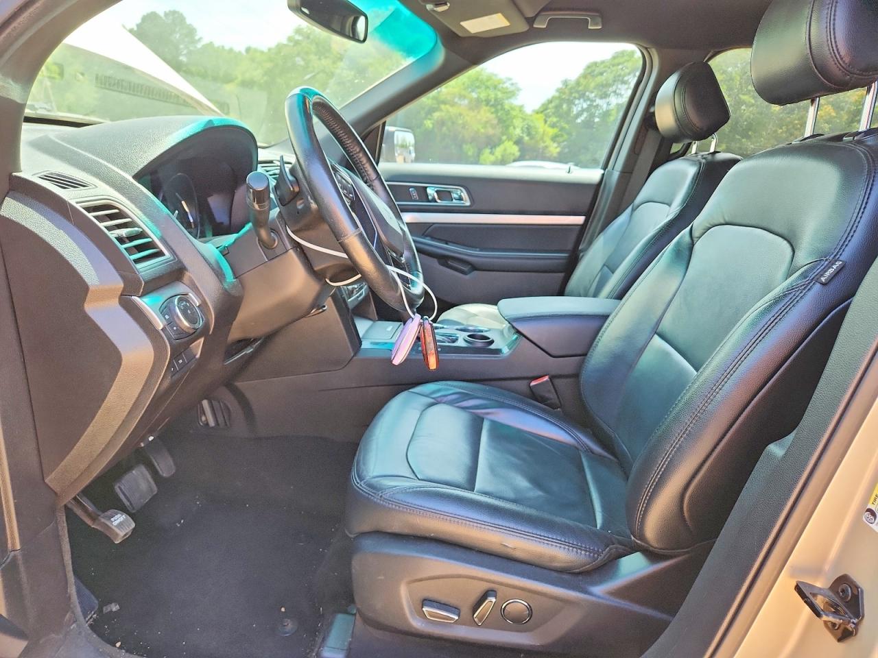 2017 FORD EXPLORER XLT photo 7
