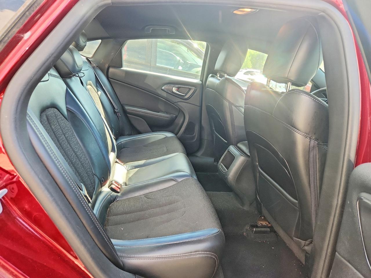 2015 CHRYSLER 200 S photo 28