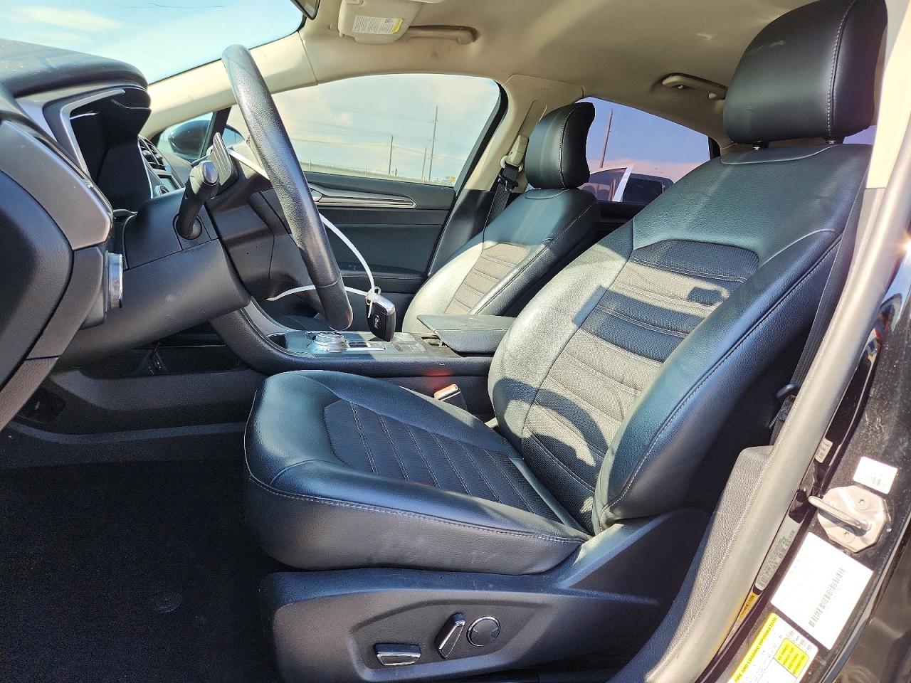 2017 FORD FUSION SE photo 19