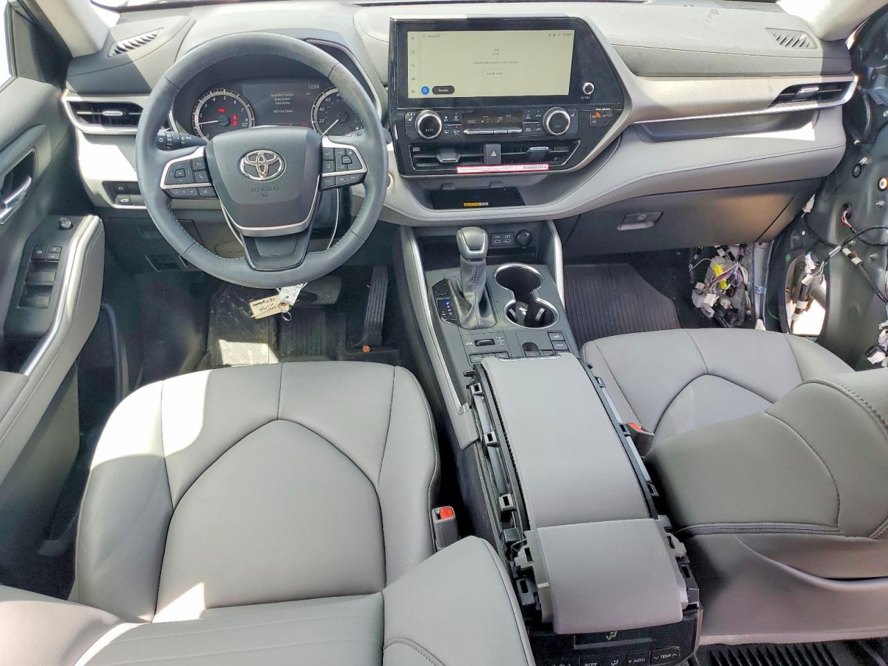 2024 TOYOTA HIGHLANDER XLE photo 8