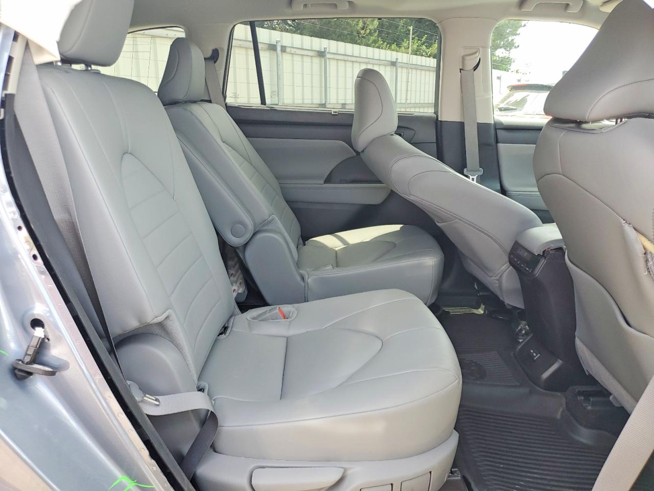 2024 TOYOTA HIGHLANDER XLE photo 11
