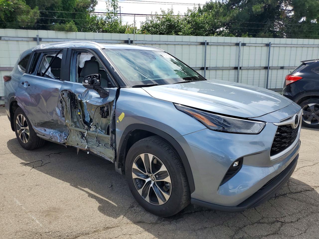 2024 TOYOTA HIGHLANDER XLE photo 4