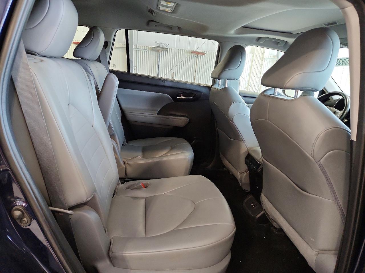 2020 TOYOTA HIGHLANDER XLE photo 21