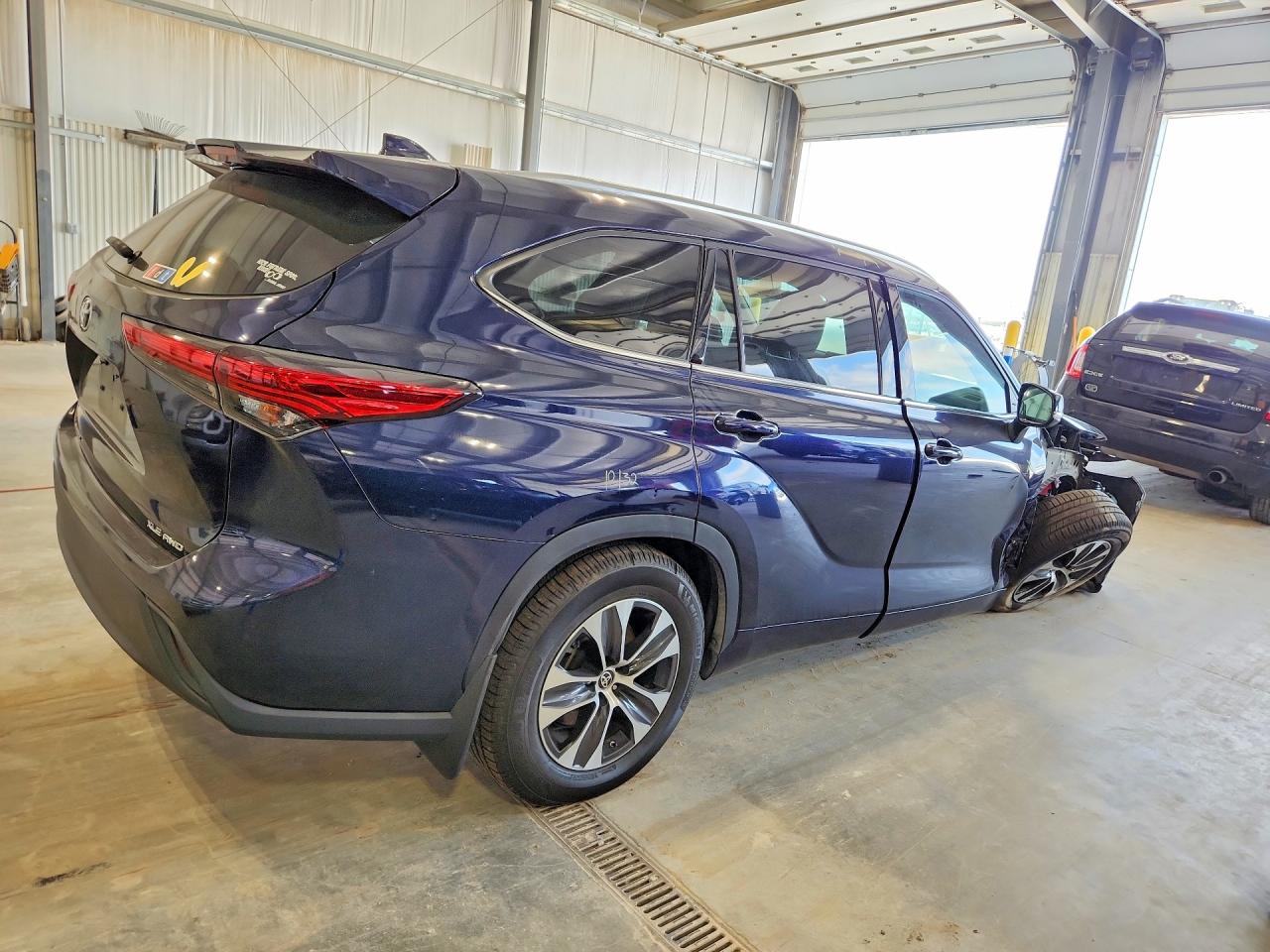 2020 TOYOTA HIGHLANDER XLE photo 5