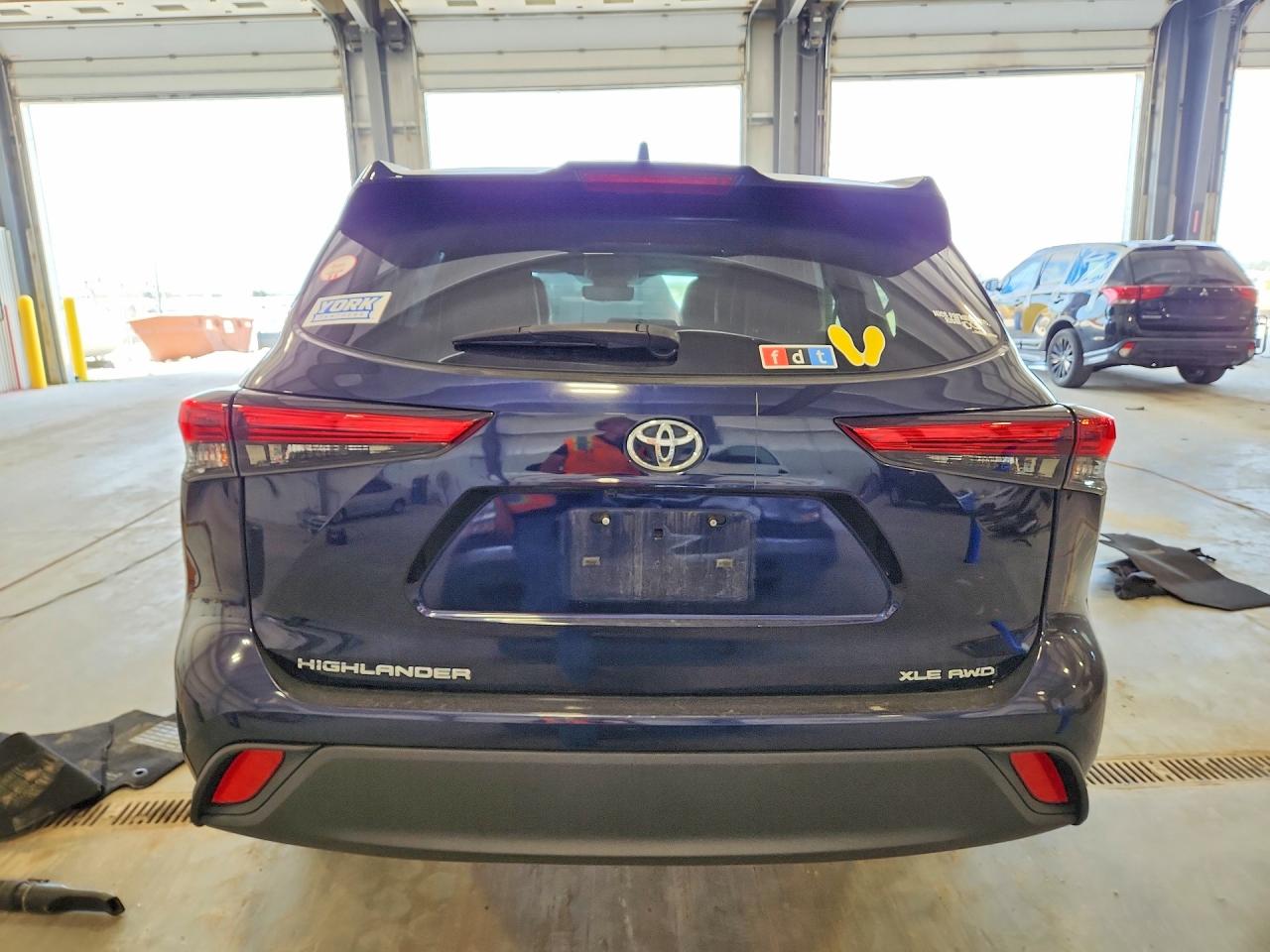 2020 TOYOTA HIGHLANDER XLE photo 11