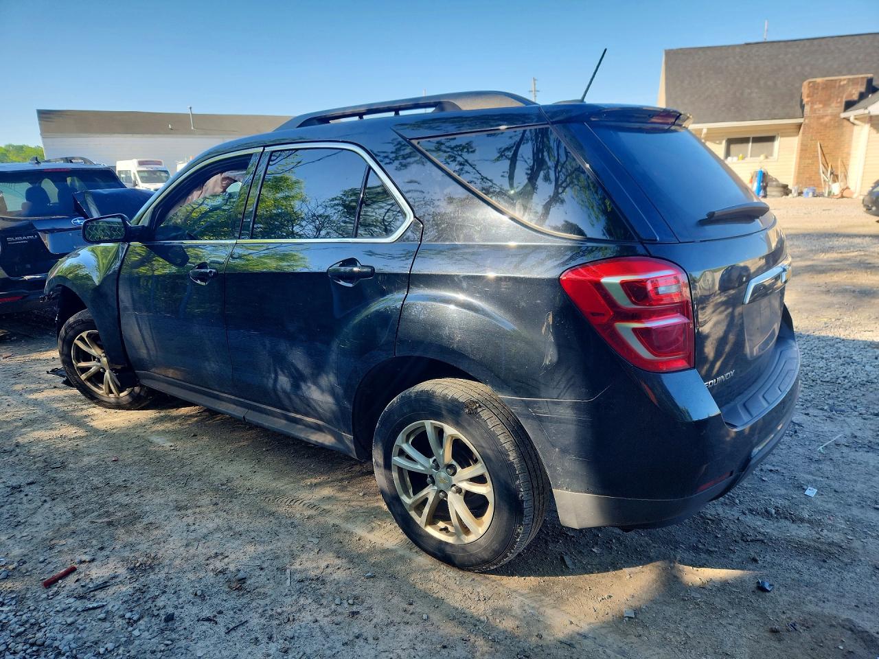2017 CHEVROLET EQUINOX LT photo 4