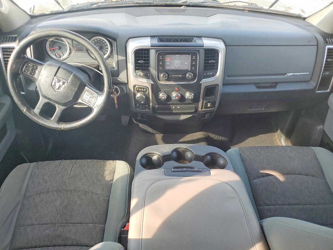 2016 RAM 1500 SLT photo 15