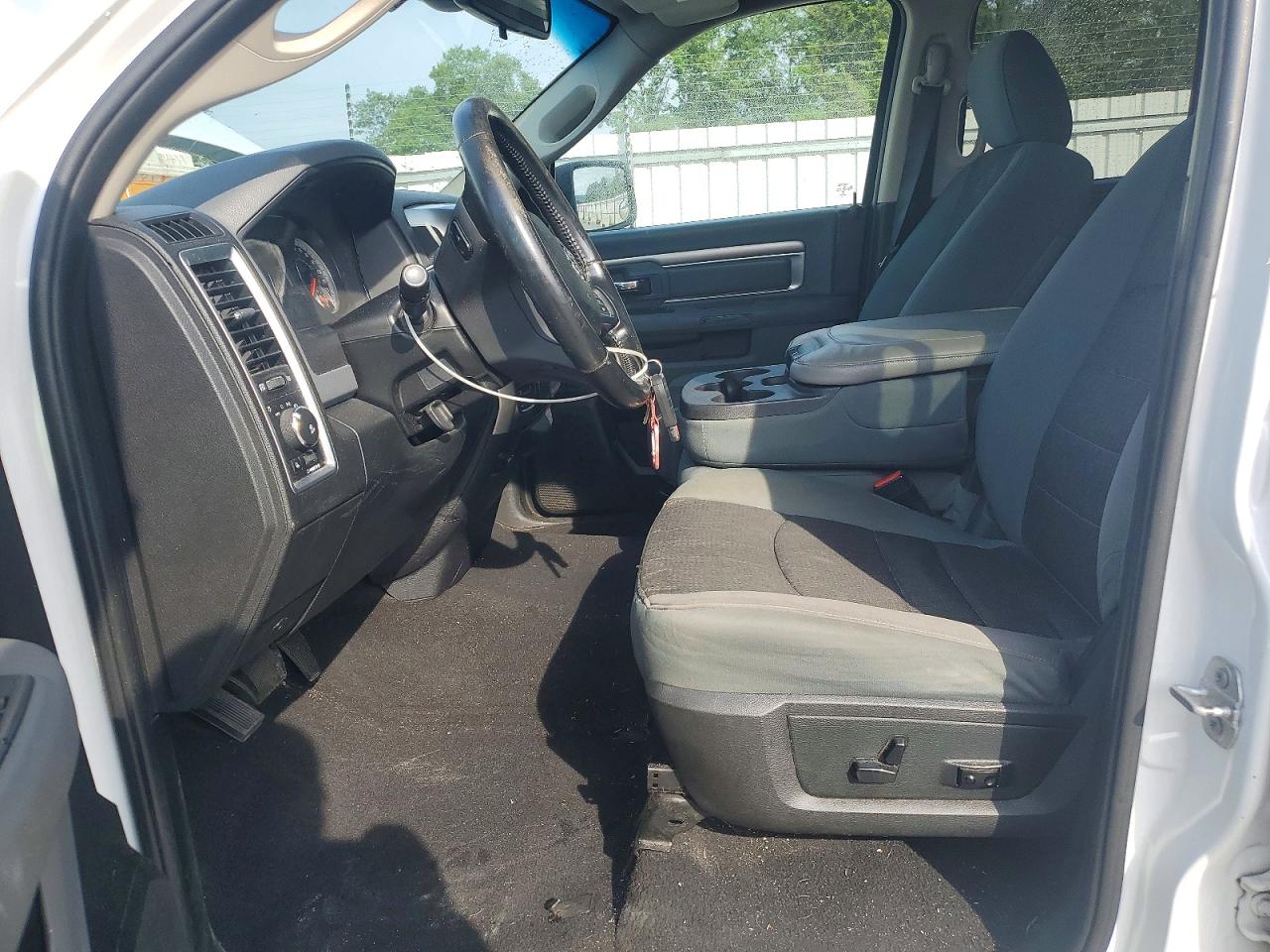 2016 RAM 1500 SLT photo 13