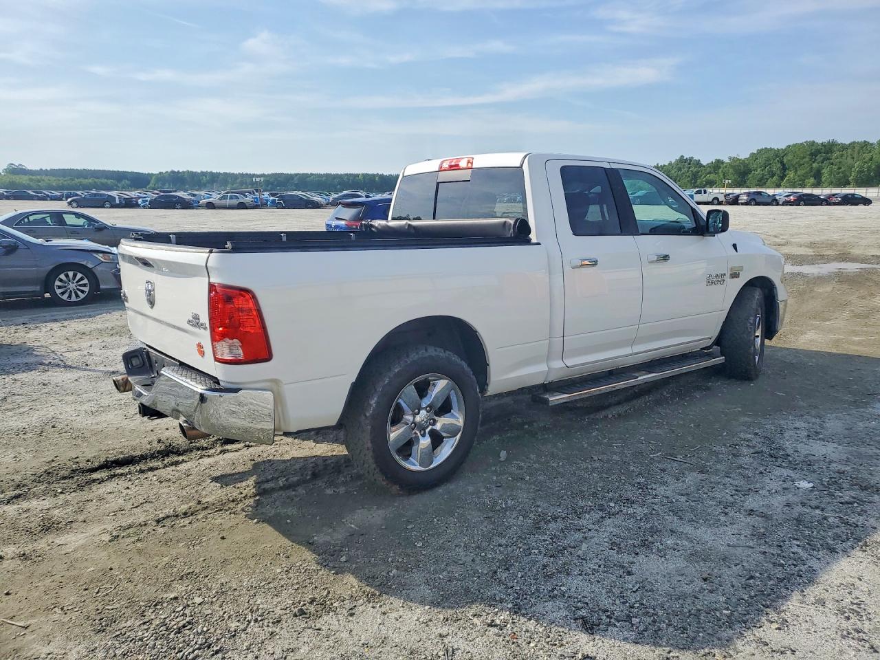 2016 RAM 1500 SLT photo 5