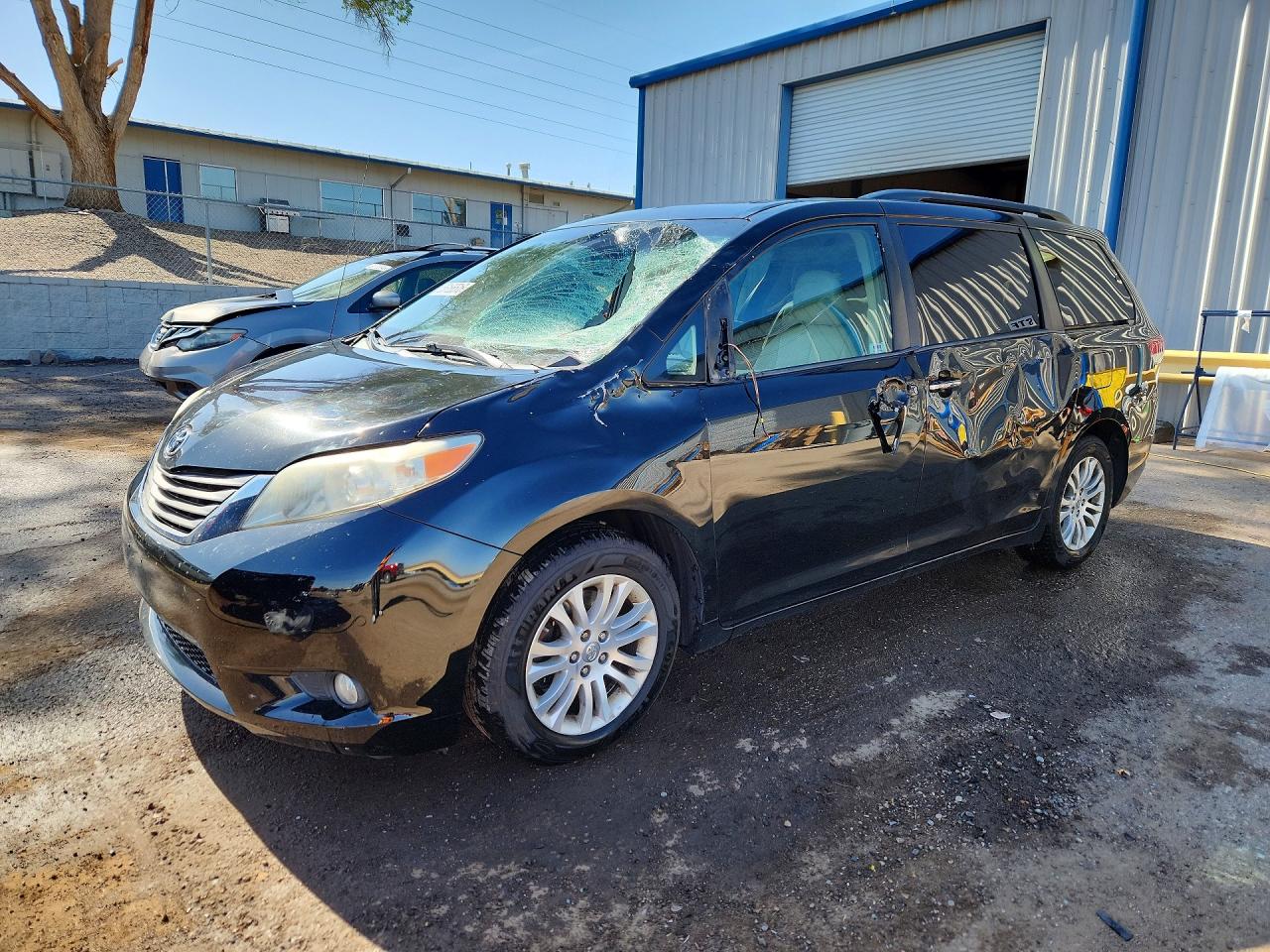 2013 TOYOTA SIENNA