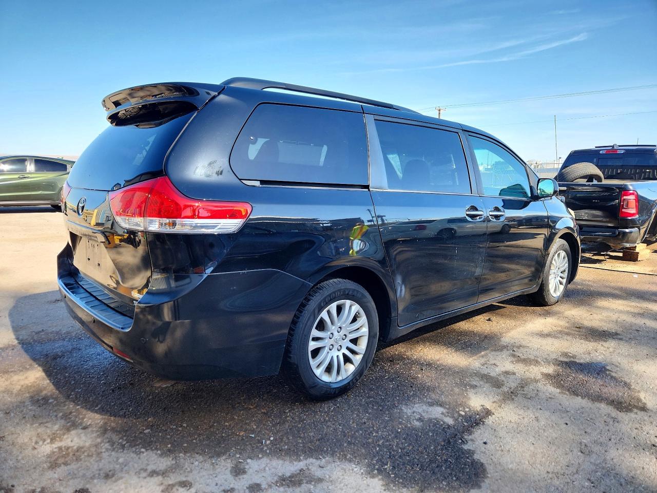 2013 TOYOTA SIENNA XLE 8-PASSENGER photo 7