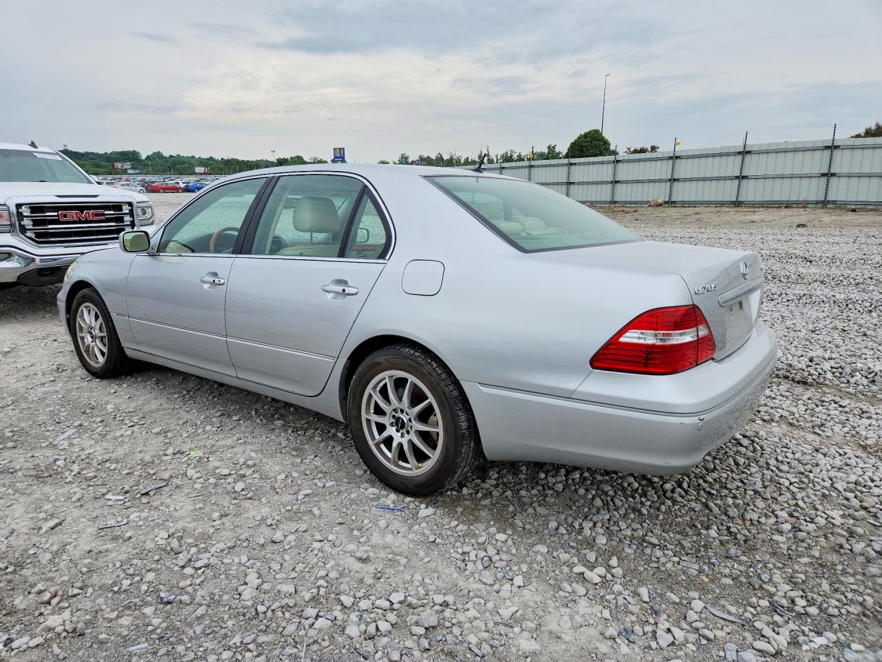 2004 LEXUS LS 430 photo 3