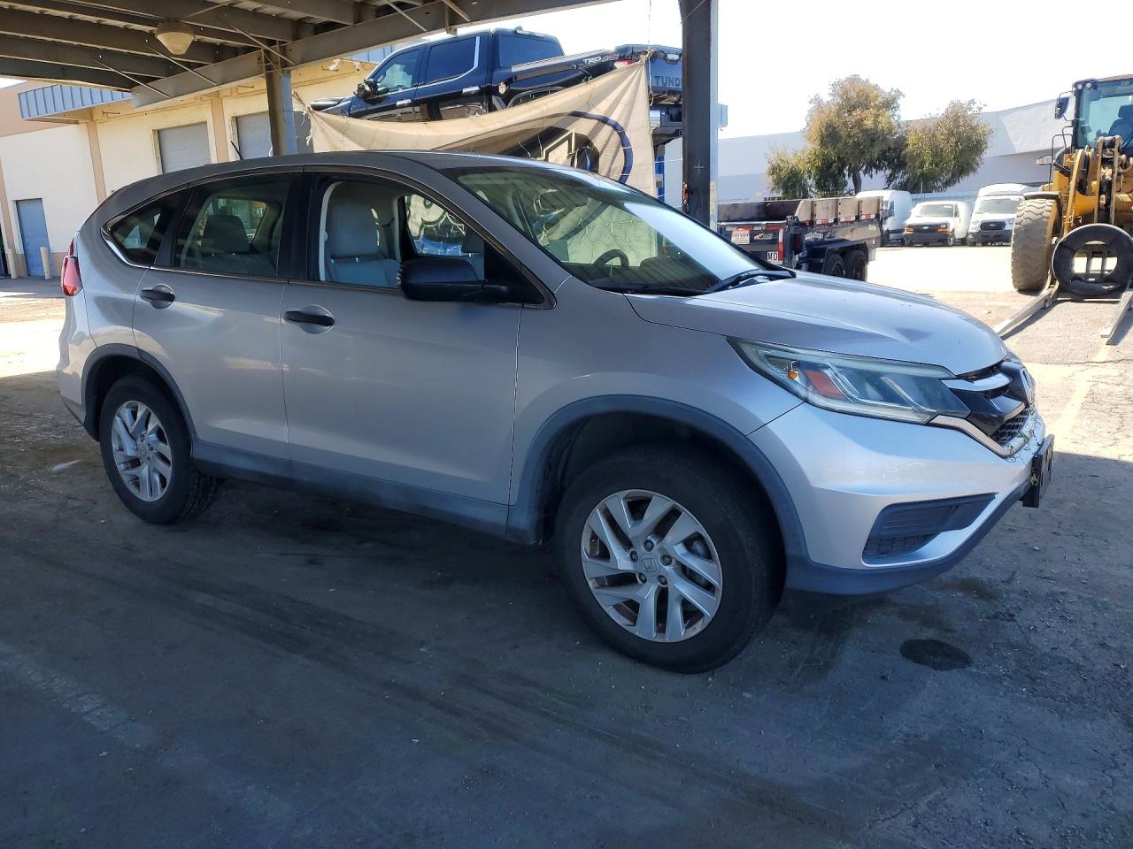 2015 HONDA CR-V LX photo 4