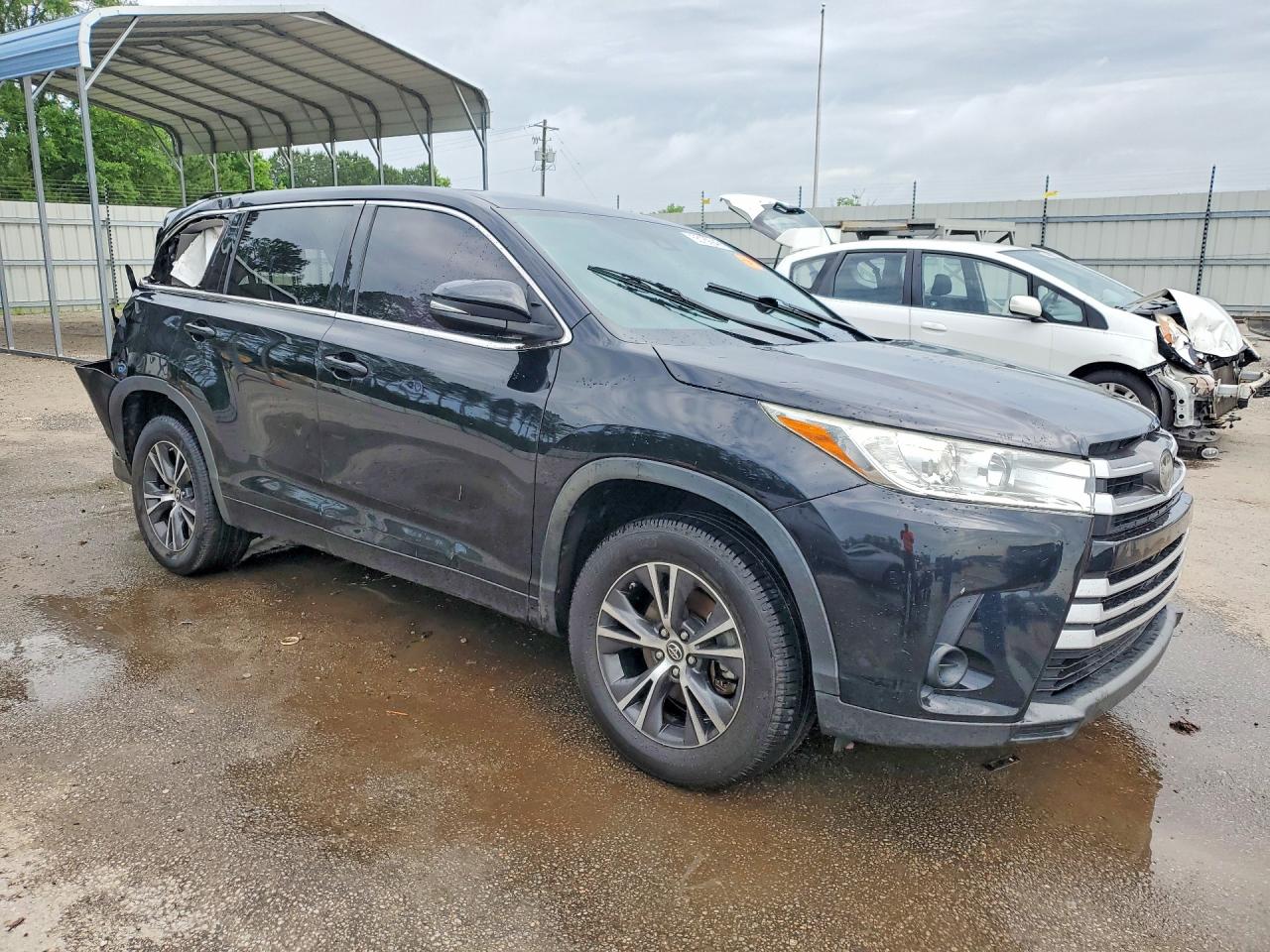 2018 TOYOTA HIGHLANDER LE photo 7